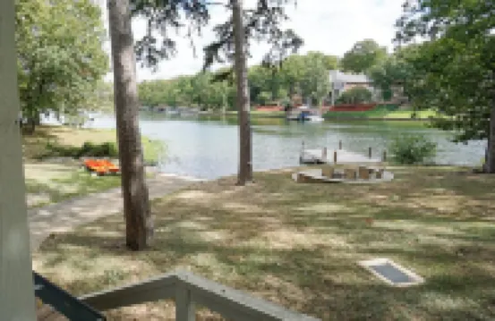 Copper Porch Cottage on Lake Hamilton, Fire Pit, Fishing Dock, Boat Ramp, Views!