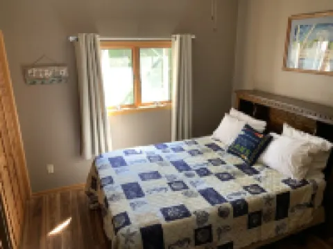 Perfect Getaway for All Occasions.  1200sq ft. Sleeps 8. Country Atmosphere Hotels in Nasewaupee