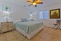 DESERT HOUSE- Pool, Mountain Views, Nr. Hiking Biking trails. 3BR-2Bath064535