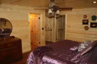 Paradise Shores & Fish Galore ~Your Own Private Beach & Dock!