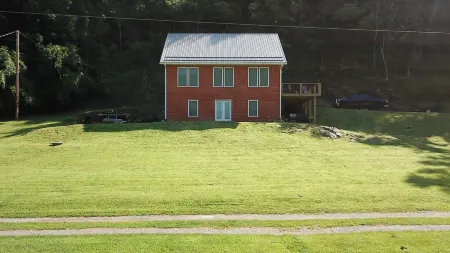 3 Story House on New River