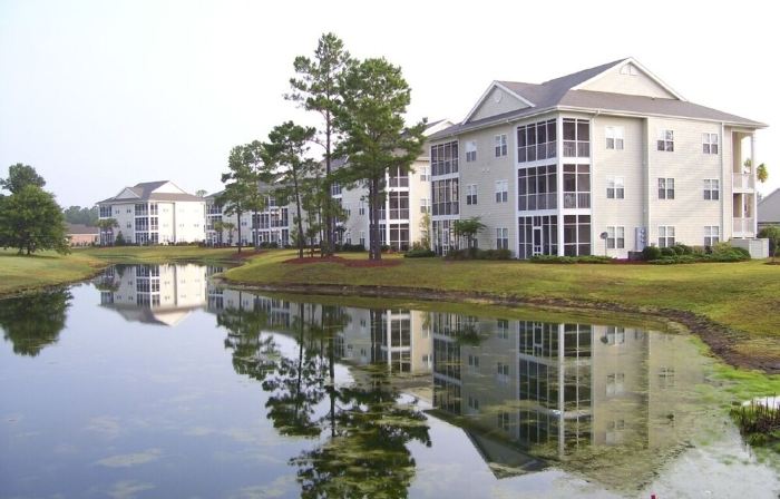 Luxury Fairway Condo Overlooking Two Fairways : Near Beaches -