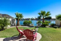 Lake House! Paddleboat, kayaks, fire pit, bikes, fish! fountain&mountain views! Safeway附近的飯店