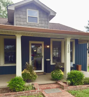 Charming, trendy home in quaint downtown historic district of Cleveland