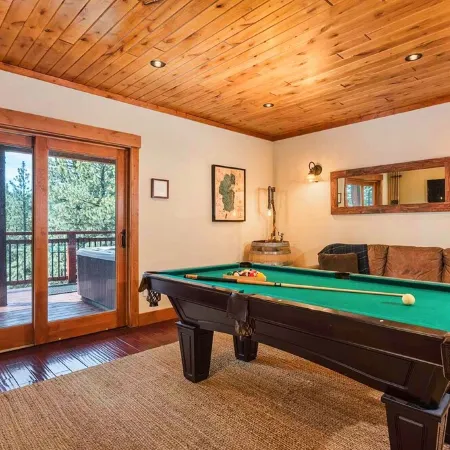Luxury Tahoe/Donner Home w/Mountain Views, Sauna & Hot Tub! - 6 Bed / 4.5 Bath