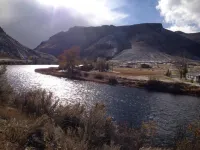 Comfy, charming cabin on the Salmon River a few miles from Gold Bug Hot Springs