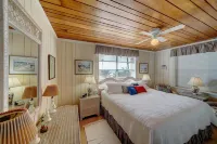 Beachfront✔️ Pets✔️ Single family home. Quiet. Gorgeous sunsets from patio 🌅