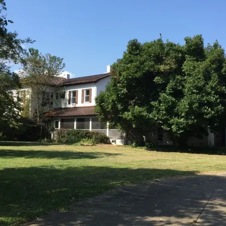 Ohio River Manor House<br>Experience the peace and quiet of a country residence!