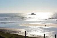 90 m from Morgat beach, fully renovated 3-bedroom house on quiet street Hotel a Crozon