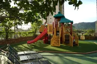 Fully Remodeled View Condo with Free Parking and Hi-Speed WiFi