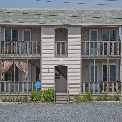 Great Location for your vacation.  Very Pet Friendly Close to Boardwalk/Beach.
