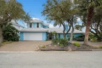 3 Bedroom Waterfront home with Pool and boat dock