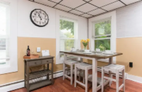 Charming apt -2 Bedroom -Close to Beach/Sleeps 6