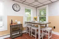 Charming apt -2 Bedroom -Close to Beach/Sleeps 6