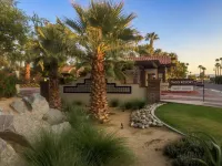 Stylish & Elegant Condo at the Beautiful Oasis Resort in South Palm Springs