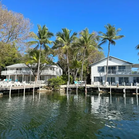 5 bedroom - Deep Dockage & Heated Pool in Islamorada.