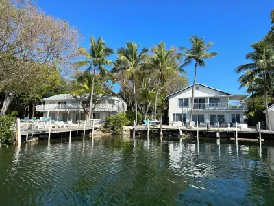 5 bedroom - Deep Dockage & Heated Pool in Islamorada. Hoteles cerca de History of Diving Museum