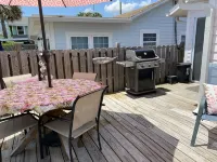 The Whale - Free Pet Beachside Cottage! Summer Special Pricing