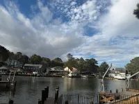 Teal Bay Getaway- Waterfront, 2 Masters, Pet Friendly, 5+ Bedrooms, Sleeps 17+