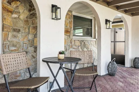 HANNAH’S BEACHSIDE RESORT