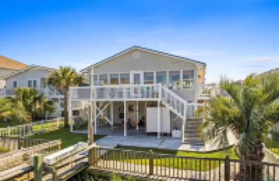 Walk to Park and Restaurants. Deepwater.  Updated Hgtv Home.Linens Included