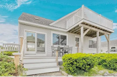 The Sea Gaze - 5BR with Beach Path Hotels near Palace Playland