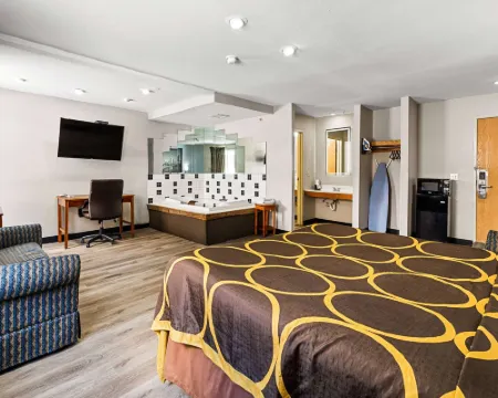 Super 8 by Wyndham Pittsburgh/Monroeville モンロービルのホテル