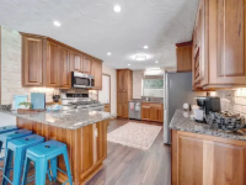 4/2 pool home. Close to Cocoa Village, USSSA, Kennedy Space Center, Cocoa Beach Hotels in Rockledge