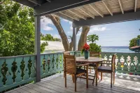 A Beautiful View Beach House at Kahalu'u Bay! Snorkeling & Surfing ~ Steps Away!