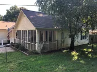 Squirrel Haven Cottage on Lake Norman