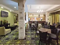 Holiday Inn Express & Suites Brady by IHG Hotels in Бреді