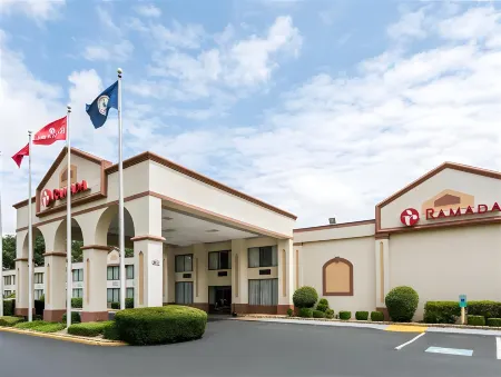 Ramada by Wyndham Triangle/Quantico Отели в г. Траянгл