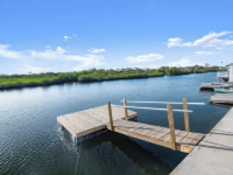 Oasis on the Gulf, screened pool, sunset, kayaks! Hotels in Hernando Beach