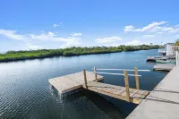 Oasis on the Gulf, screened pool, sunset, kayaks! Hotels in Hernando Beach