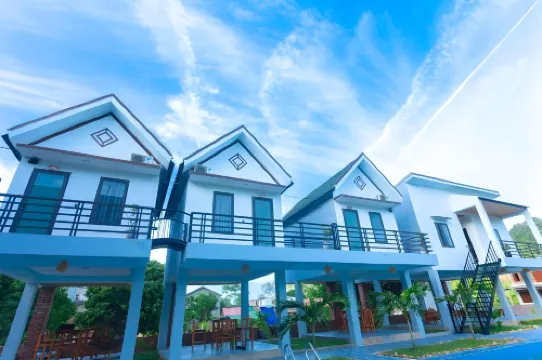 YoLo Pool Bar Villas & Garden Restaurant