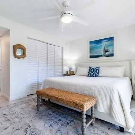 Ocean Villas Luxury 3 bedrooms/2 baths with huge patio and personal beach cart