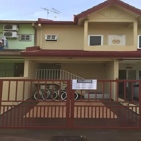 The One Vacation Home, Malacc