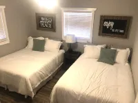 Newly Renovated Lake House with Large Dock-Fire pit-fish cleaning station