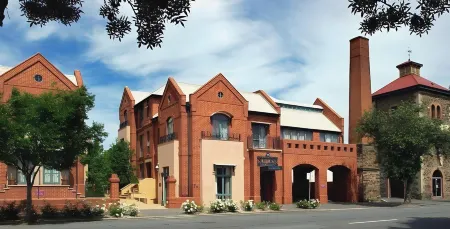 Majestic Old Lion Apartments