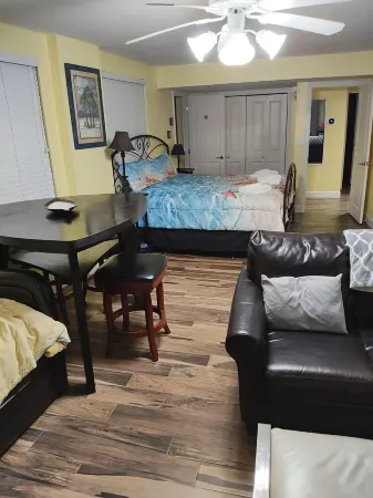 2bd2 1/2ba sleeps8 1st&2fltownhouse onbeachw/dolphin views,boating,tennis,fishin