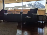 Walk to Lifts, Newly Renovated, Mtn. Views, Fireplace, Hot Tub, Garage Access
