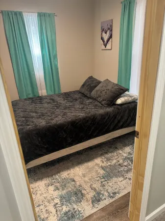 Charming 2-bedroom apartment in delightful Geneva,walking distance to downtown. Отели в г. Женева