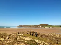 Cockleshell Croyde | Sleeps 4 | By the Seaside Hotels in Croyde