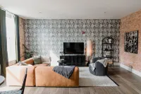 The Eleanor- Modern Downtown 2 Bedroom Apartment