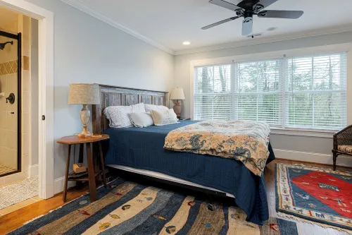 Endearing Lakeside Private Retreat