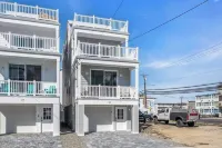 2 blocks 2 Beach, Linens+towels Included, OutdoorTV, Parking, Coffee Included