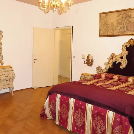 'Palazzo Rossi' Apartment 1A in the old town with balcony, FREE PARKING and WiFi