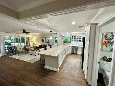 Newly listed Waterfront Townhouse in Old Naples