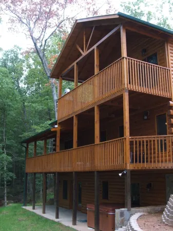 Location location!!!!Beautiful Log Cabin Retreat in the Aska Adventure Area.