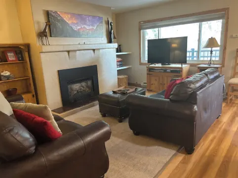 Walk to Gondola from Beautiful Lionshead Condo with Hot Tubs, Views & Low Rates!